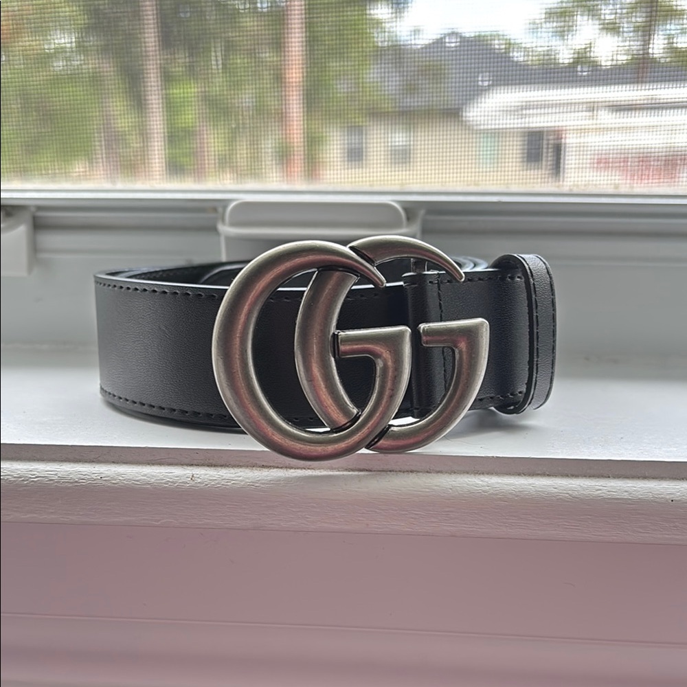 Gucci Black Leather Belt with Silver GG Buckle
